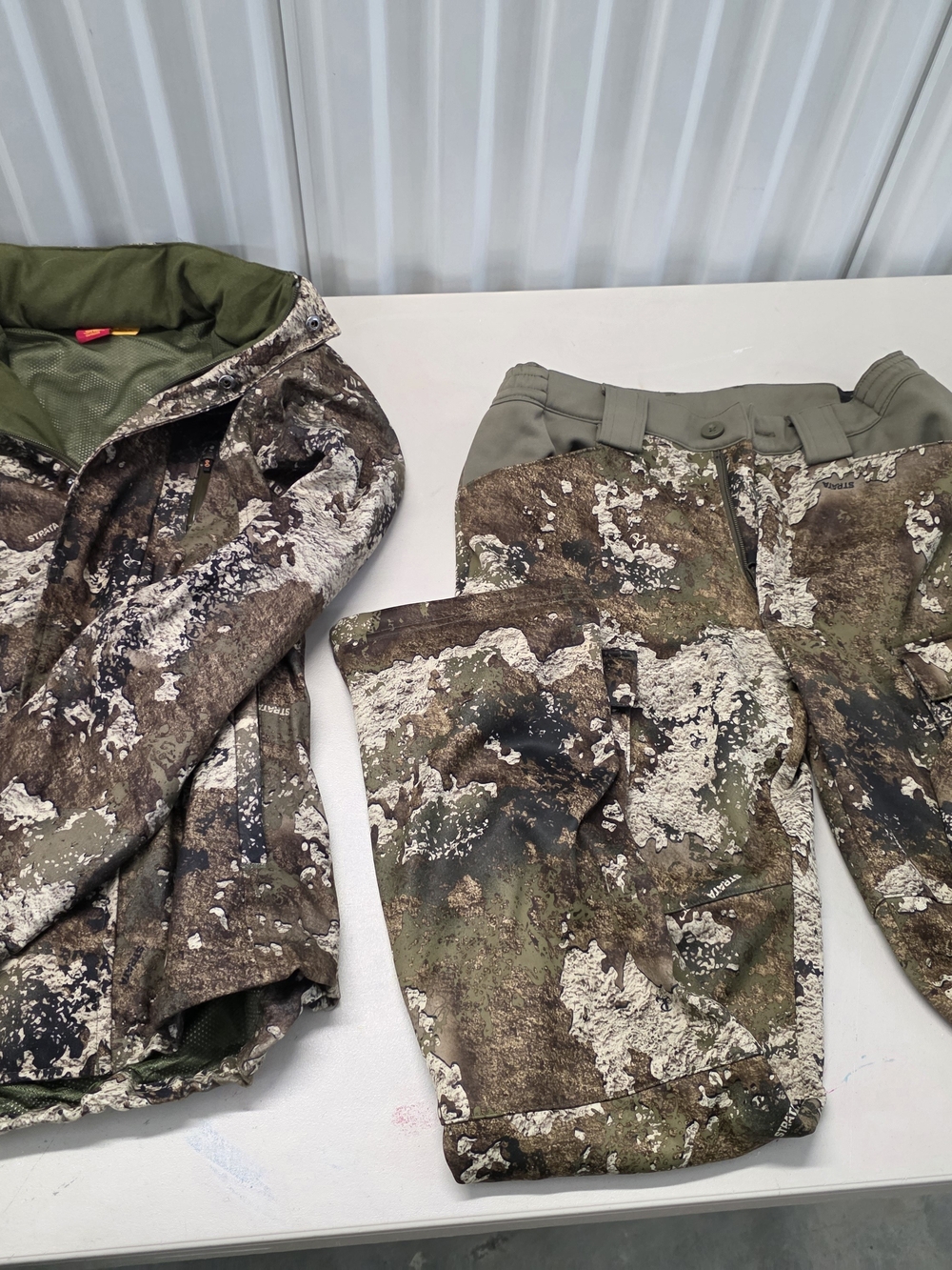 She Strata Hooded Camo Jacket W/ Redhead Strata Pants Women's Sizes Med And Smal